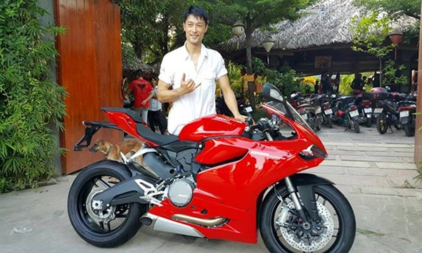 Johnny Tri Nguyen them Ducati 899 Panigale vao bo suu tap