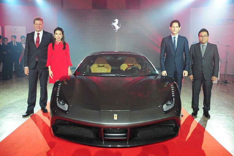 Ferrari 488 GTB chinh hang co gia hon 13 ty tai Thai Lan