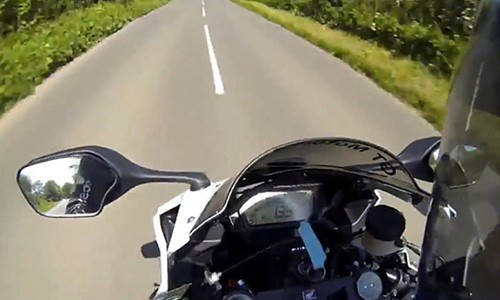 Biker ngoi tu vi dang video chay moto o toc do 245 km/h