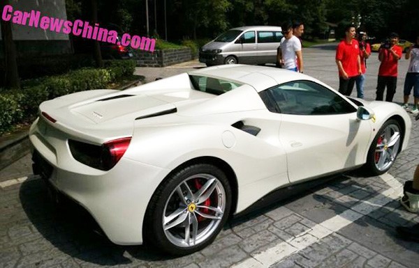 Chua ra mat sieu xe Ferrari 488 GTS Spider da lo dien-Hinh-2