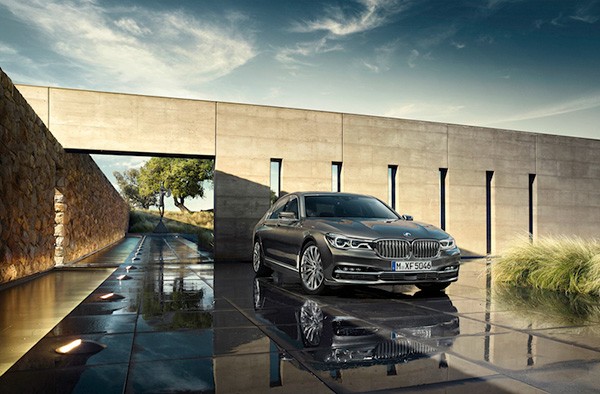 Dung mo se co phien ban BMW 7-Series chay dien