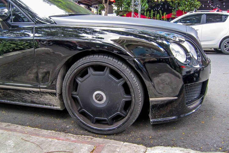 Xe sang Bentley do Mansory phong cach manh me tai Sai Gon-Hinh-3