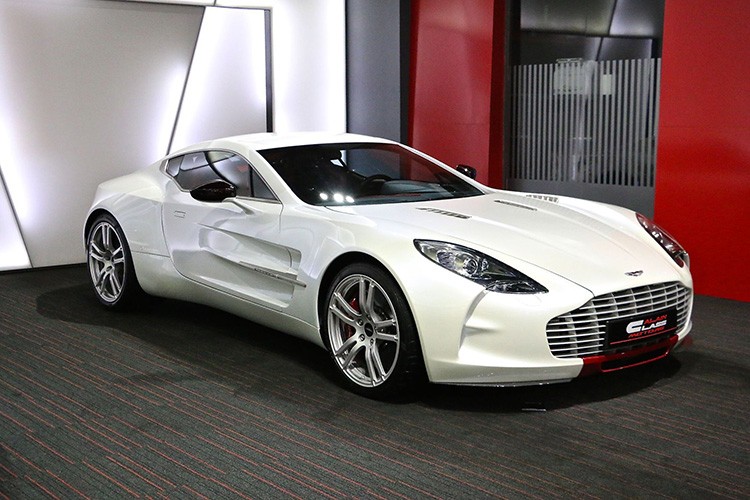 Aston Martin One-77 trang 'tinh khoi