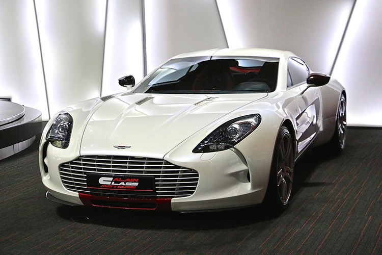 Aston Martin One-77 trang 'tinh khoi