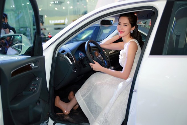 HH Dang Thu Thao, sieu mau Thanh Hang do dang voi Audi-Hinh-5