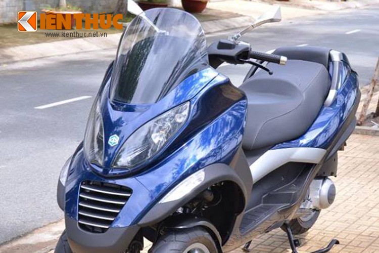 Moto PKL 3 banh Piaggio MP3 250 lan banh tren pho Viet-Hinh-3