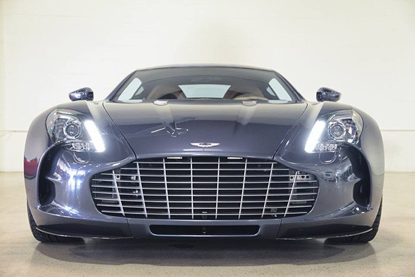Floyd Mayweather tau hai sieu xe Pagani va Aston Martin-Hinh-2