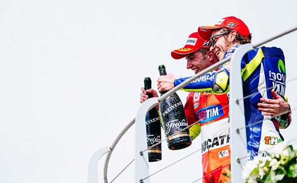 MotoGp 2015: Codacons khieu nai Marquez va Lorenzo-Hinh-3