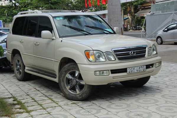 Da Nang: Tam giu xe Lexus nhap lau, gan mac bao chi