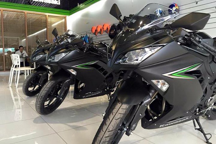 Ve Viet Nam, Kawasaki Ninja 300 moi chot gia 169 trieu-Hinh-2