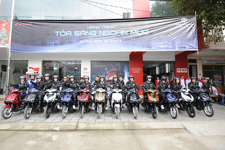 “Toa sang ngoan muc” cung Honda Air Blade 125cc