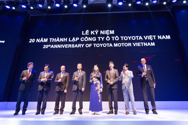 Toyota Viet Nam nhan Huan chuong Lao dong hang nhi-Hinh-2