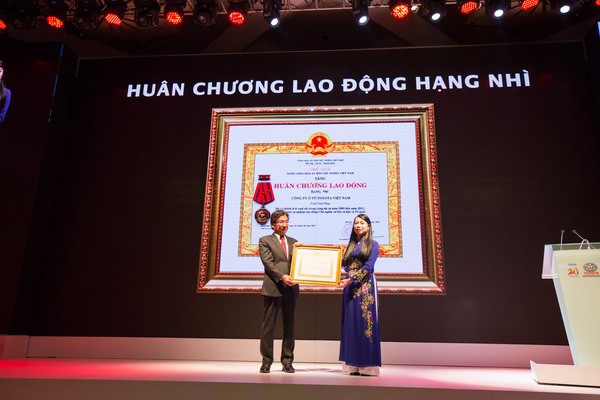 Toyota Viet Nam nhan Huan chuong Lao dong hang nhi