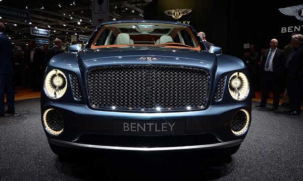 Bently su dung da thach anh 200 trieu nam lam noi that xe