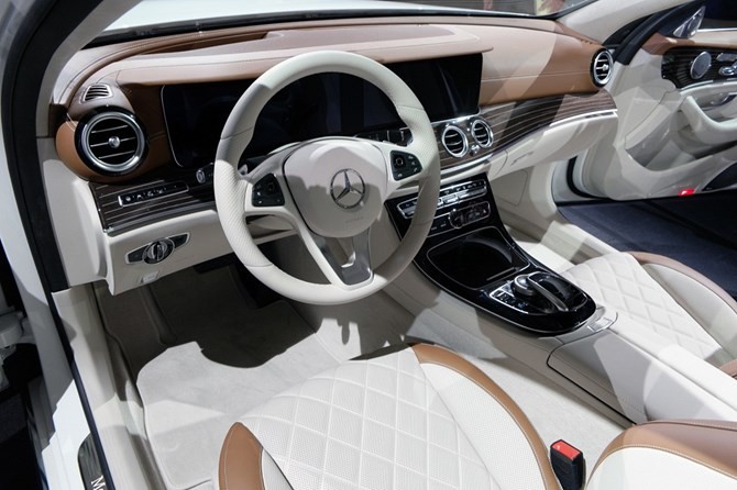 Mercedes-Benz ra mat sedan hang sang E-Class moi-Hinh-11