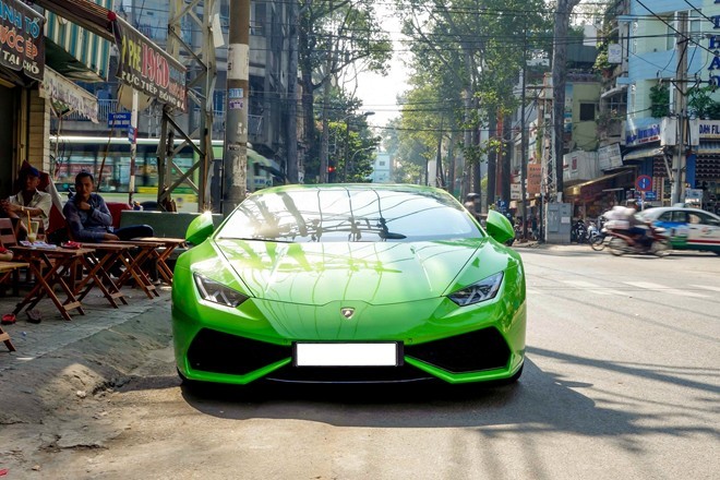 Lamborghini Huracan gia 13 ty uong 