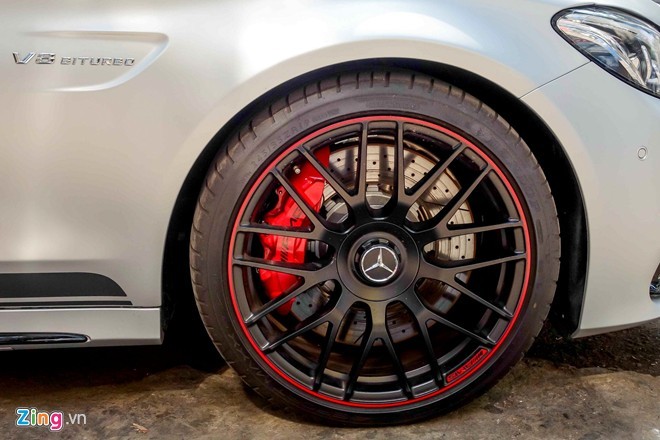 Mercedes C63 AMG gia 4,6 ty dau tien tai Viet Nam-Hinh-7