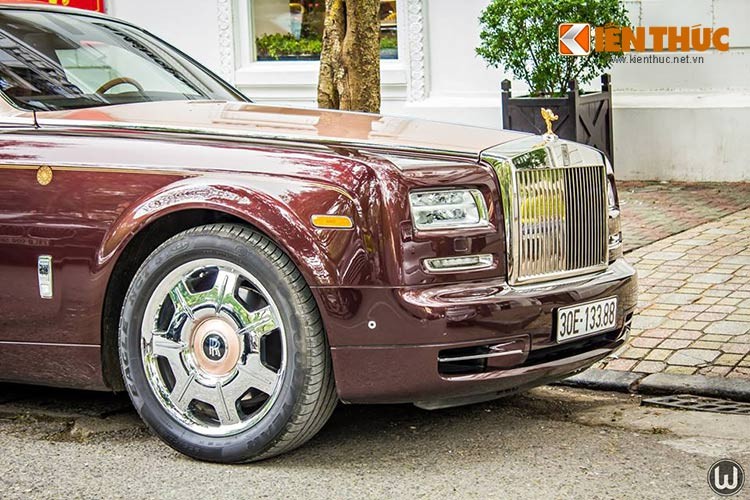 Sieu xe Rolls-Royce dat nhat Viet Nam lan banh tai Ha Noi-Hinh-6