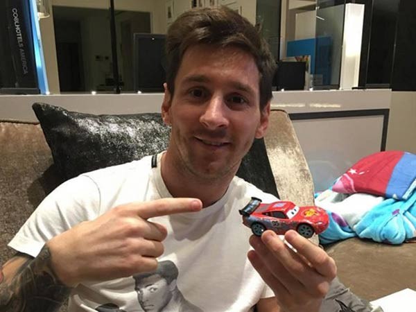 Messi tau sieu xe co Ferrari gia 800 ty chi la tin Vit