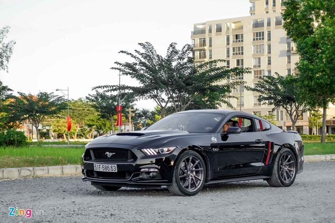 Ford Mustang GT do goi phu kien hang hieu o Sai Gon