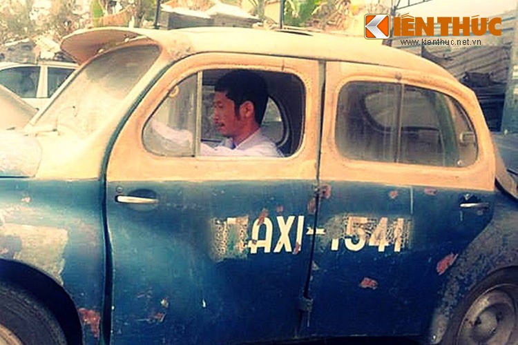 Hoi sinh taxi co Renault 4CV 1954 