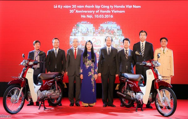 Gan 20 trieu xe may, 44.000 oto Honda den tay khach Viet