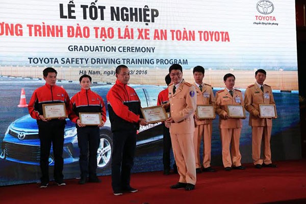 Toyota Viet Nam hoan tat dao tao giang vien lai xe an toan-Hinh-3