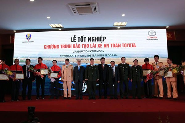 Toyota Viet Nam hoan tat dao tao giang vien lai xe an toan