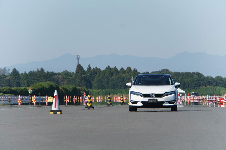 Honda Clarity 2016 - xe chay pin nhien lieu gan 1.000 km-Hinh-10