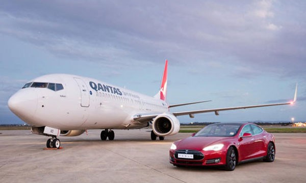 Xe dien Tesla Model S do suc cung Boeing 737