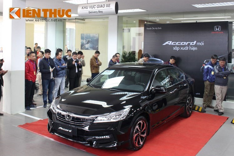 Honda Accord &quot;dai ha gia&quot; dau Toyota Camry tai VN-Hinh-14