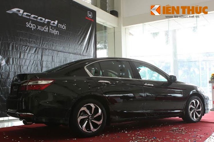 Honda Accord &quot;dai ha gia&quot; dau Toyota Camry tai VN-Hinh-4