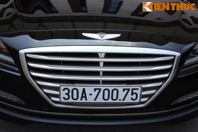 Hyundai Genesis gia 2,5 ty dau tien ra bien trang tai VN-Hinh-2