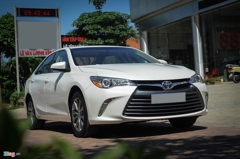 Chi tiet Toyota Camry XLE gia 1,9 ty tai Viet Nam