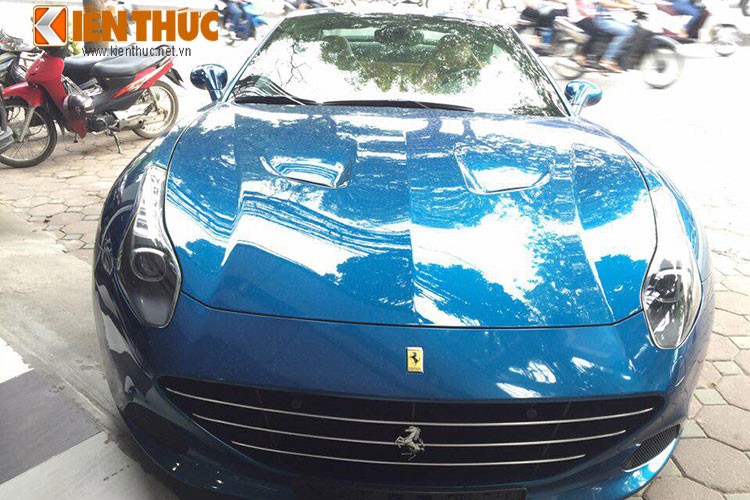 Chi tiet sieu xe Ferrari California T hon 15 ty tai Ha Noi