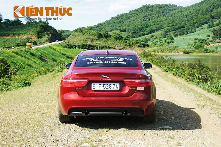 Cam lai xe sang Jaguar XE hon 2 ty tai Viet Nam-Hinh-7