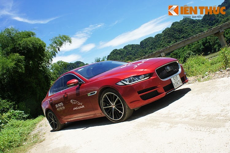 Xe sang Jaguar XE 2016 hon 2 ty tai Viet Nam co gi?-Hinh-2