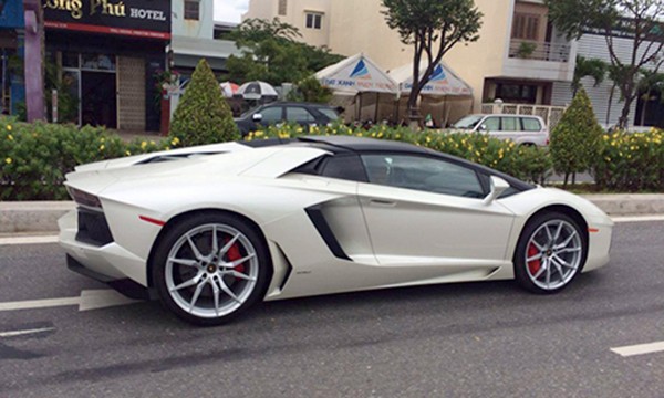 Lamborghini Aventador mui tran 26 ty lan banh tai Da Nang-Hinh-2