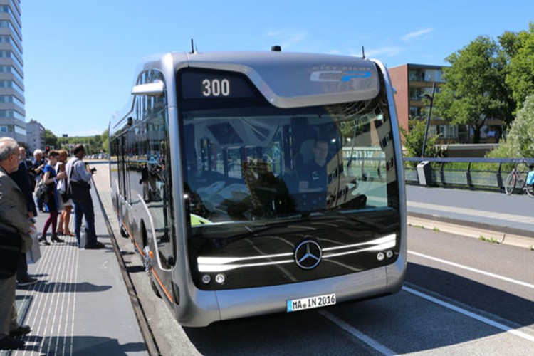 Xe buyt tu lai Mercedes-Benz Future Bus ra mat toan cau-Hinh-12