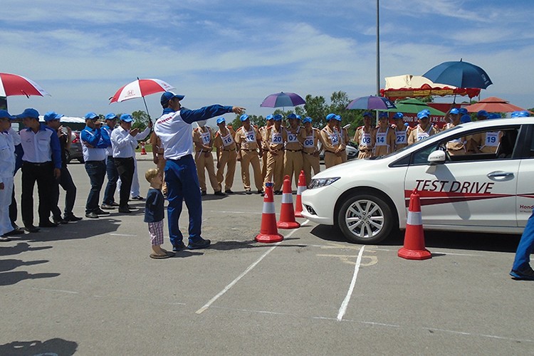 Honda Viet Nam day manh hoat dong LXAT trong nam 2016-Hinh-3