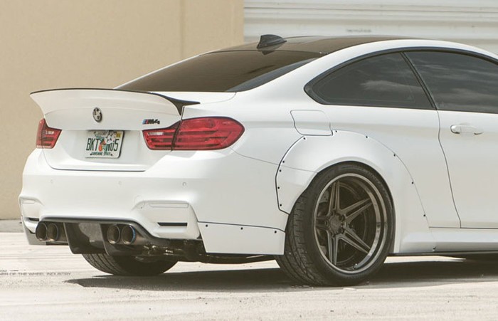 BMW M4 do widebody Liberty Walk 