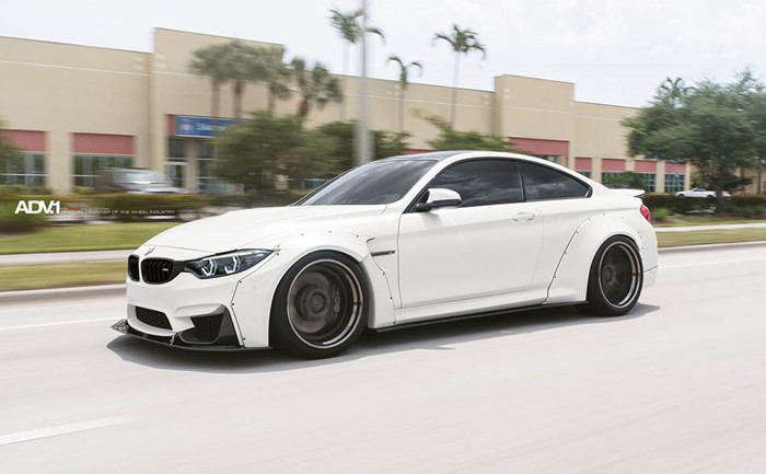 BMW M4 do widebody Liberty Walk 