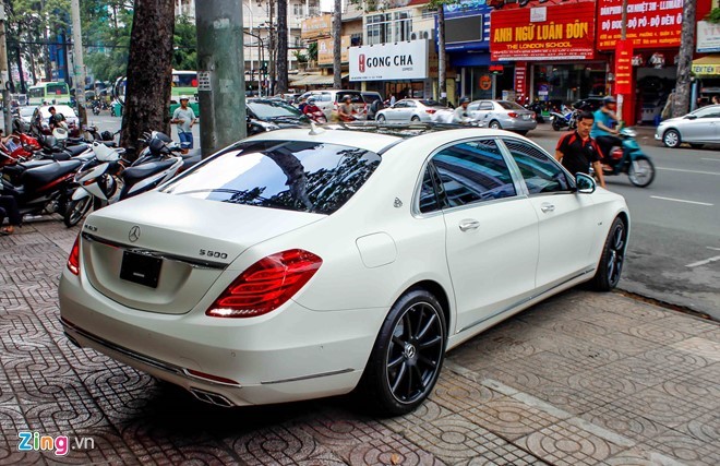 Xe sieu sang Mercedes Maybach S600 trang mo do mam o Sai Gon-Hinh-4