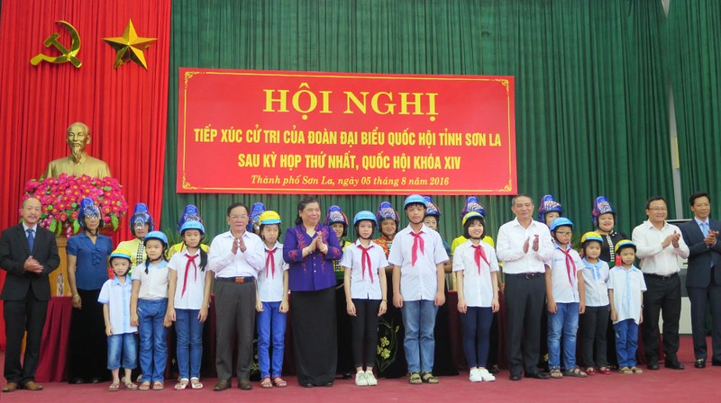 HVN tang 1.000 mu bao hiem cho dong bao Son La-Hinh-2