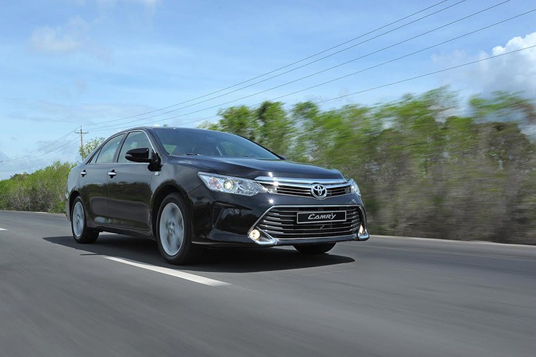 Toyota Viet Nam giam gia Camry 2016 con 1,1 ty dong-Hinh-9