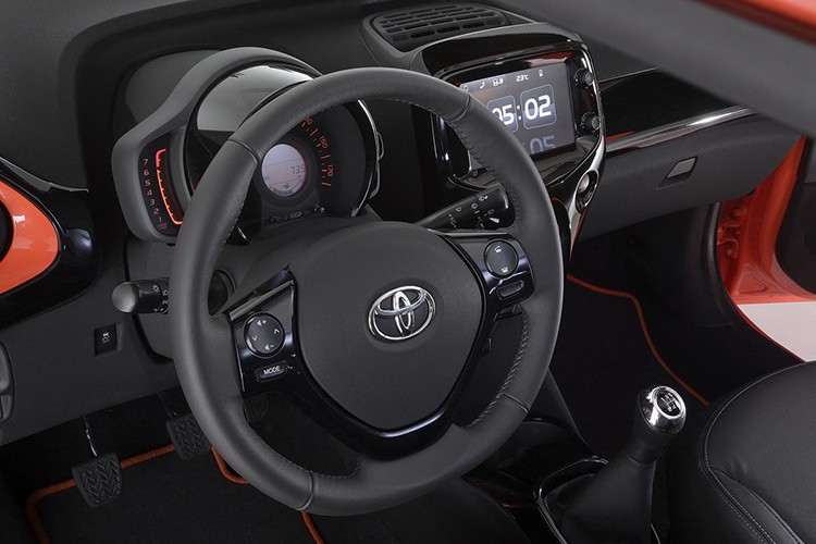 Toyota Aygo 2017 moi gia chi 336 trieu dong-Hinh-7