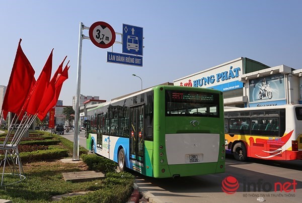 Buyt nhanh BRT khien nhieu tuyen xe buyt thuong phai doi lo trinh