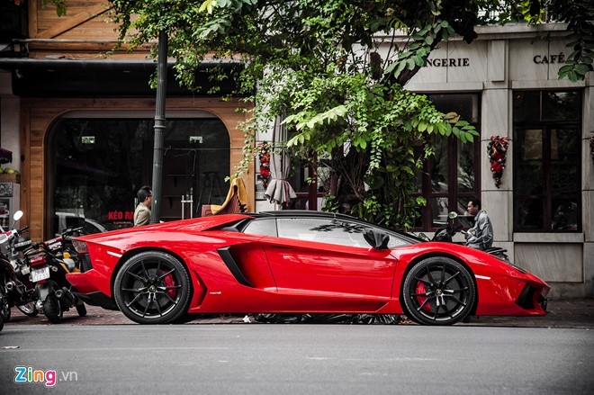 Lamborghini Aventador mui tran hon 20 ty tai Ha Noi