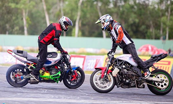 Cac stunters moto quoc te sap 