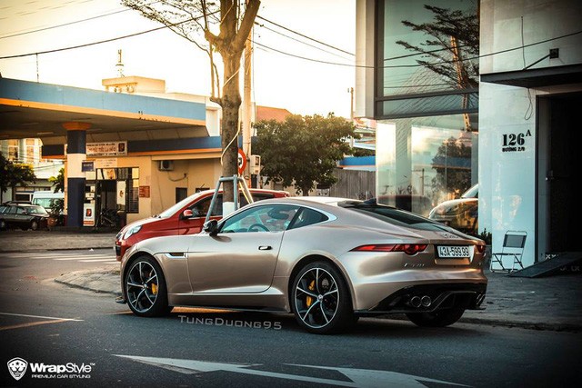 Soi Jaguar F-Type gia 8 ty, bien 